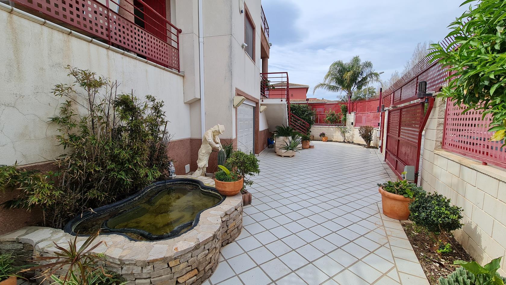 Fantastique villa individuelle avec piscine, jardin, garage....
